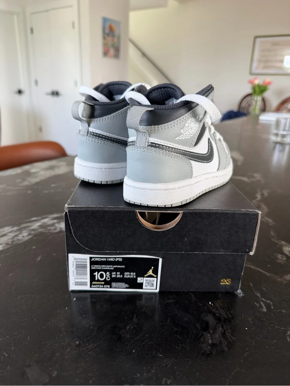 JORDAN 1 MID (PS)    Nike Kids' High-Top Sneakers in White and Light Gray
